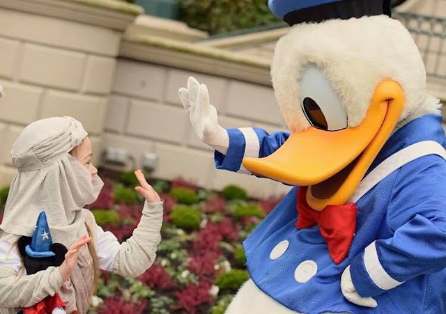 Girl dressed as Rey meeting Donald Duck at Disney Girl dressed as Rey meeting Donald Duck at Disney